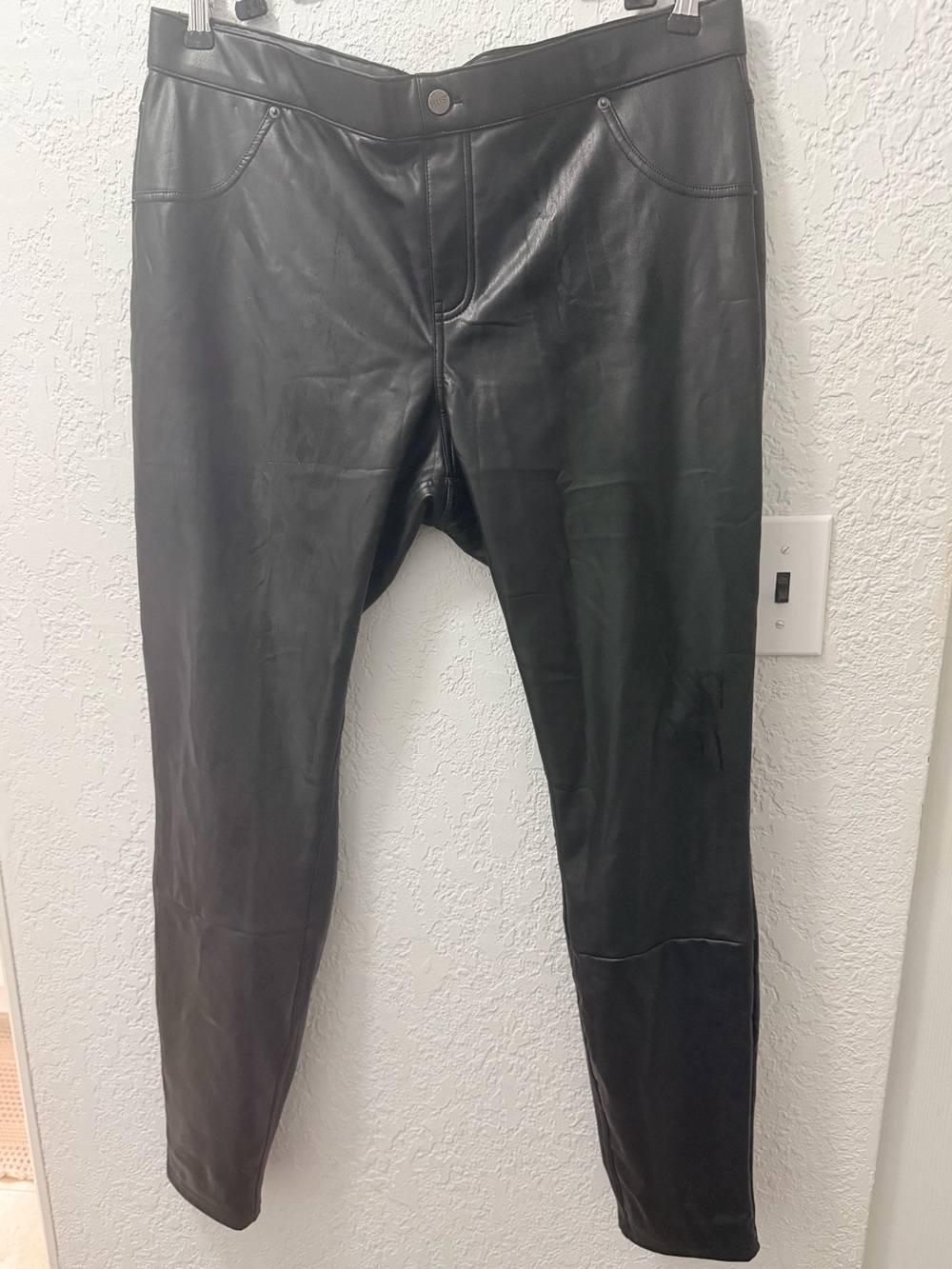 HUE Women’s XL Black Leather Leggings / Pants